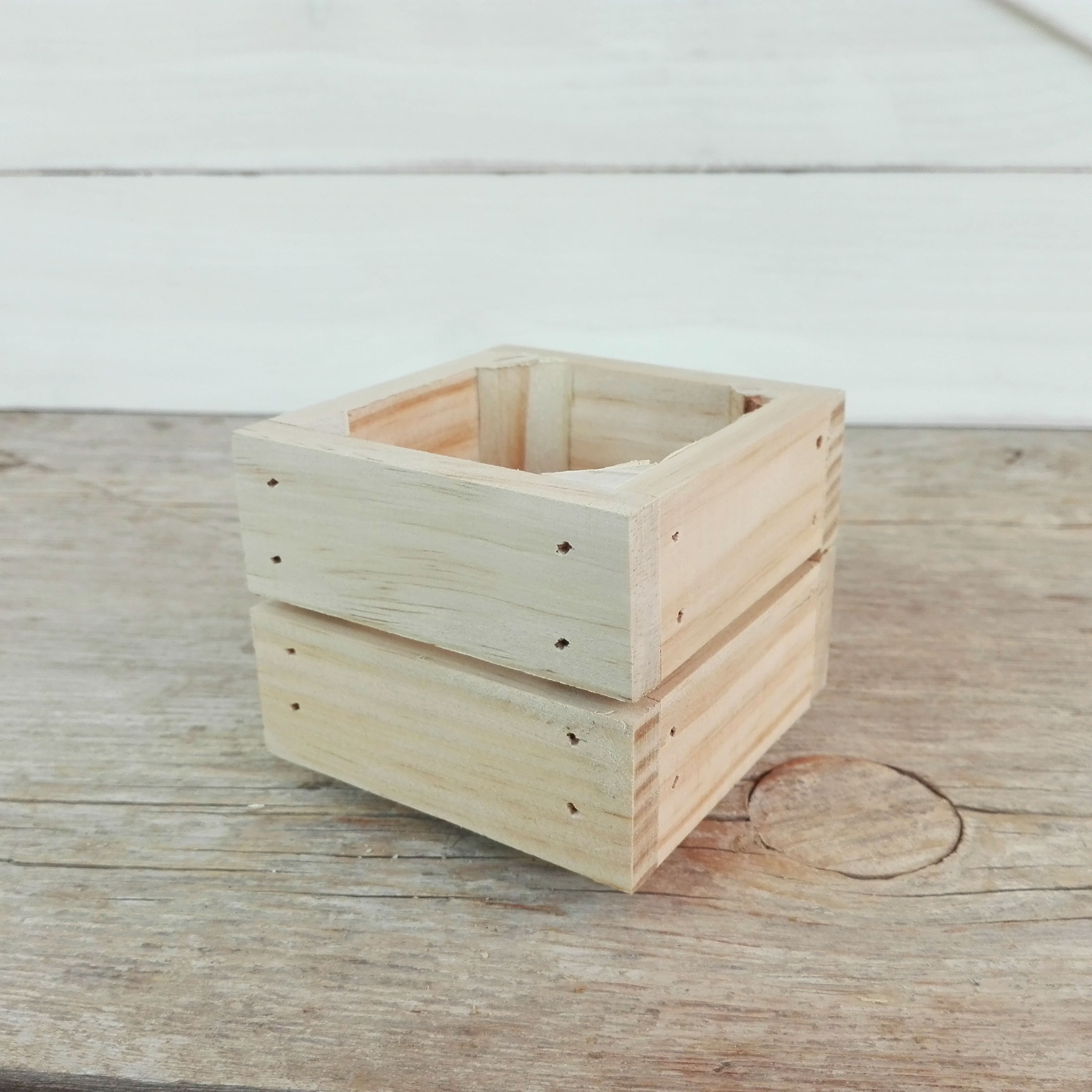 Caja fruta de madera pequeña